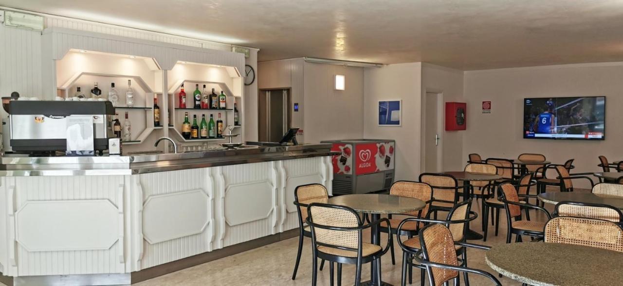 Hotel Cosmos Rimini Esterno foto
