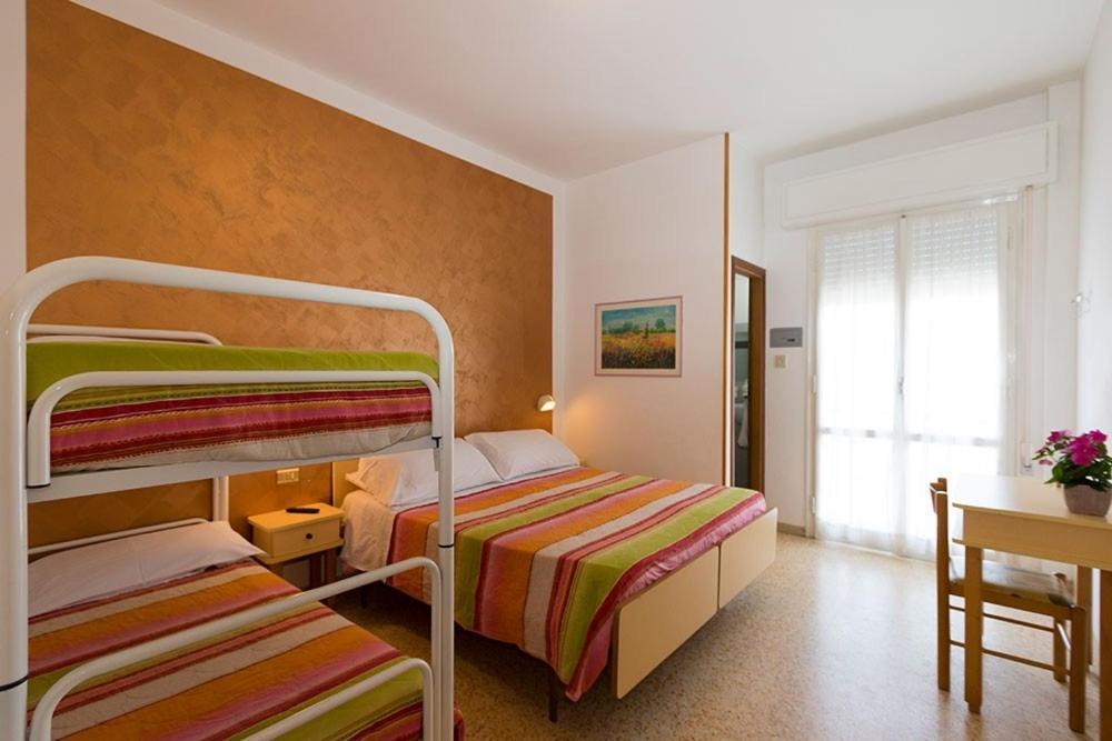 Hotel Cosmos Rimini Esterno foto