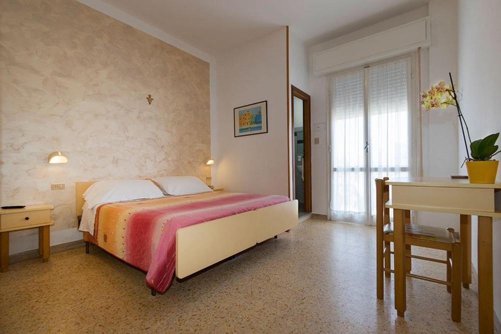 Hotel Cosmos Rimini Esterno foto