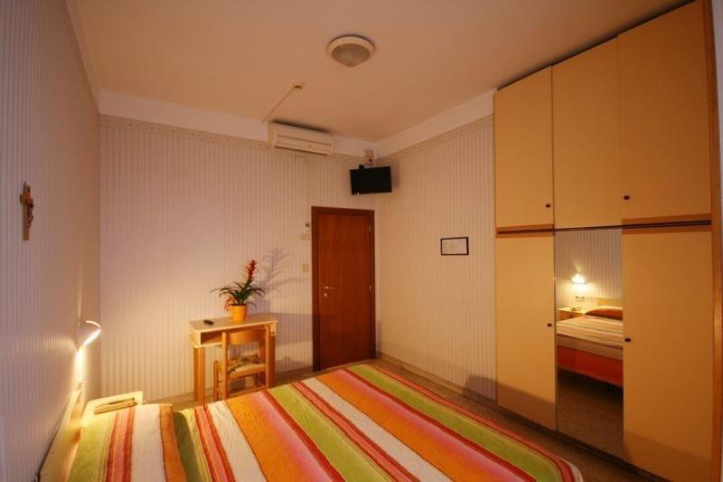 Hotel Cosmos Rimini Esterno foto