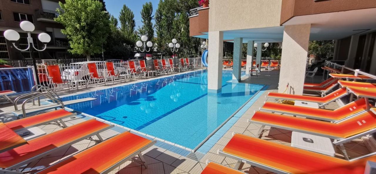 Hotel Cosmos Rimini Esterno foto