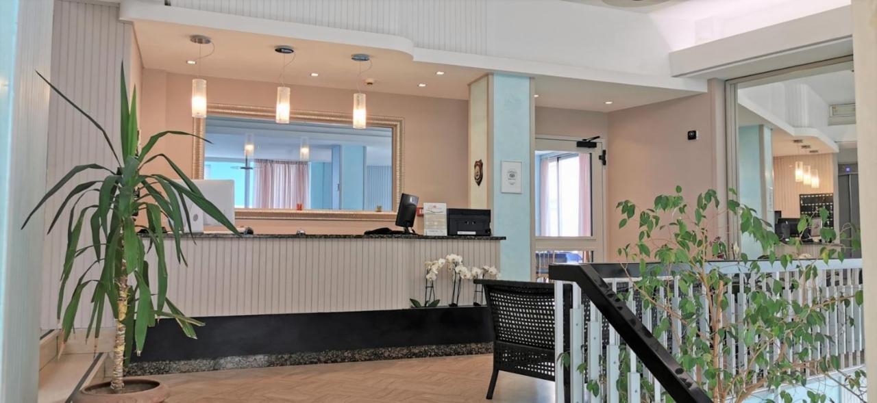 Hotel Cosmos Rimini Esterno foto
