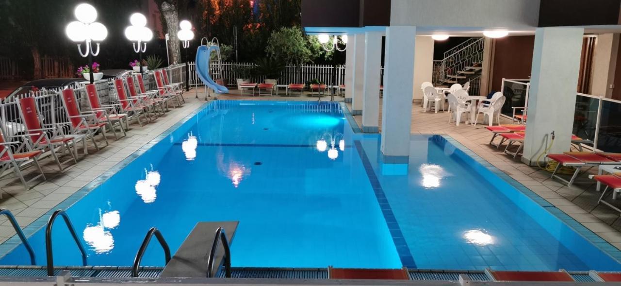 Hotel Cosmos Rimini Esterno foto