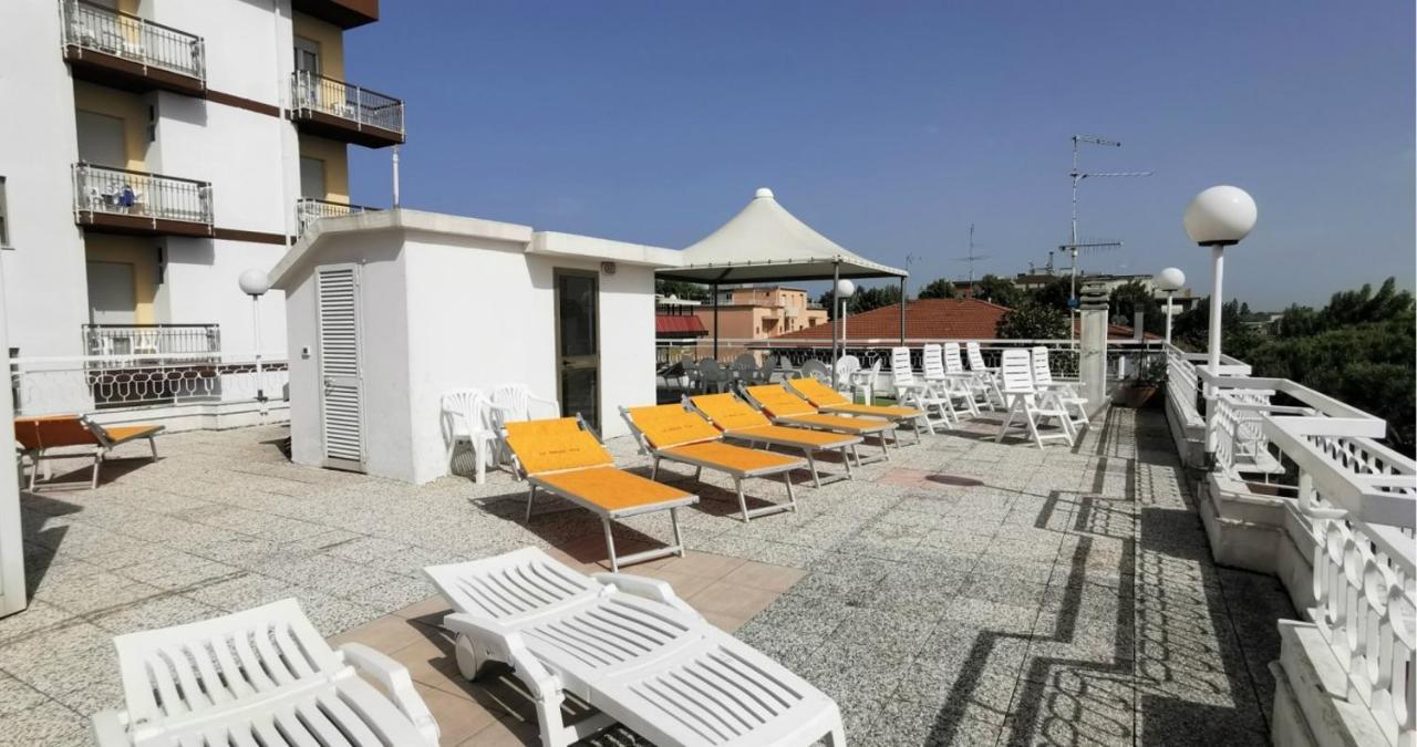 Hotel Cosmos Rimini Esterno foto