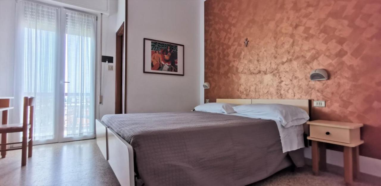 Hotel Cosmos Rimini Esterno foto