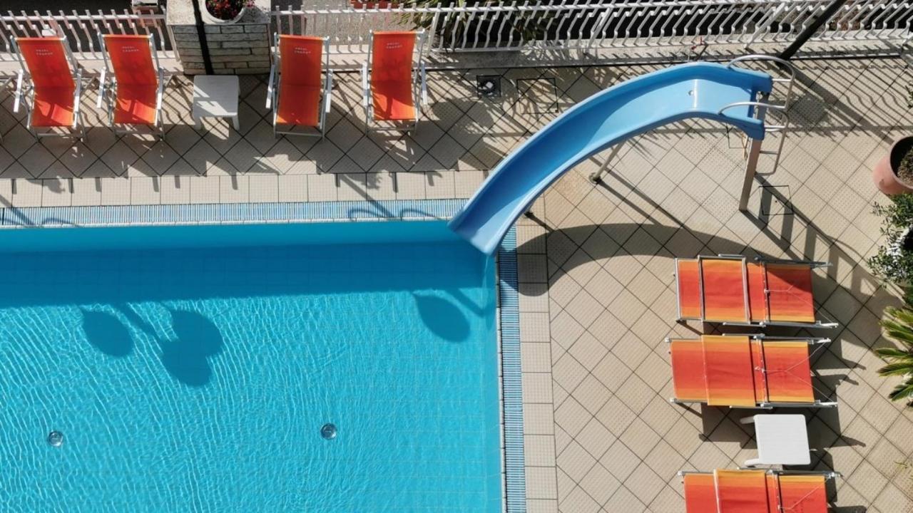 Hotel Cosmos Rimini Esterno foto